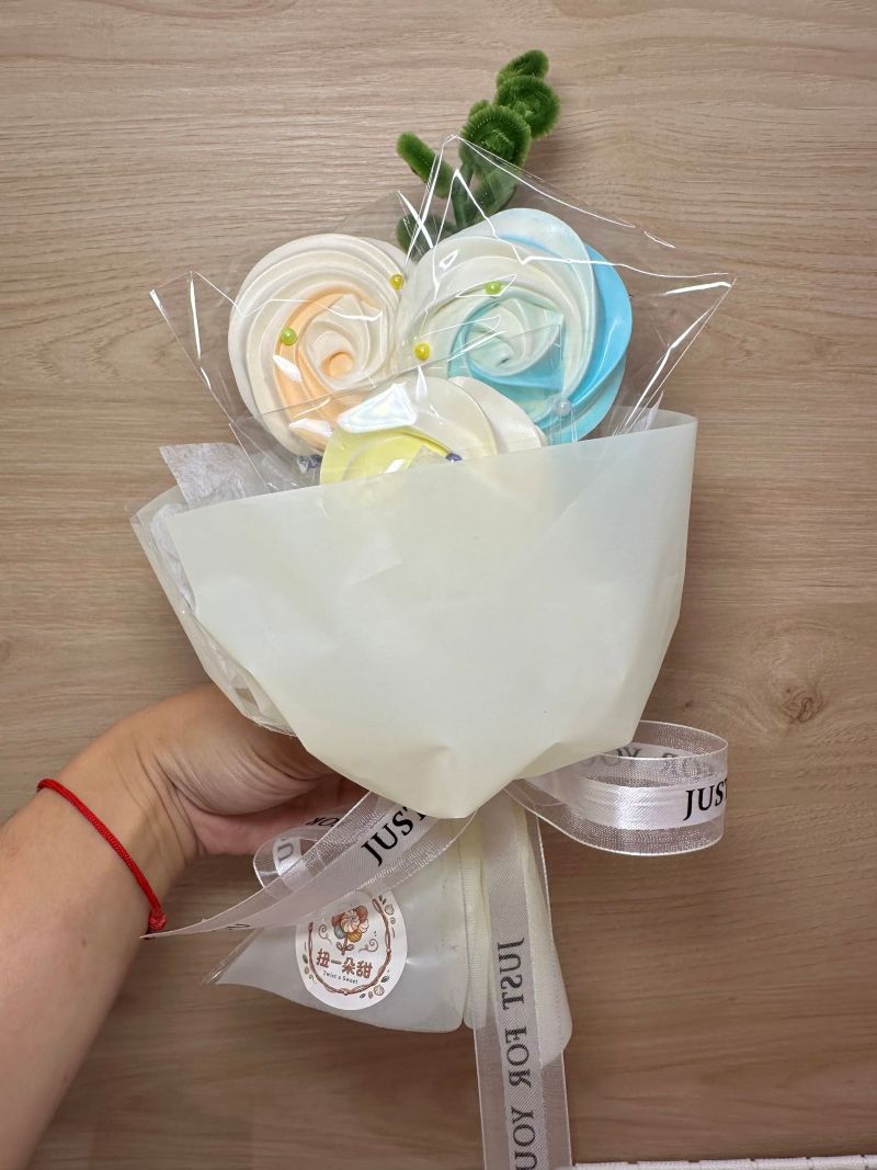 迷你玫瑰花束 - 扭一朵甜馬林糖造型手作與商品